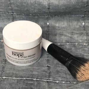 Philosophy renewed hope in a jar skin tint in Tan